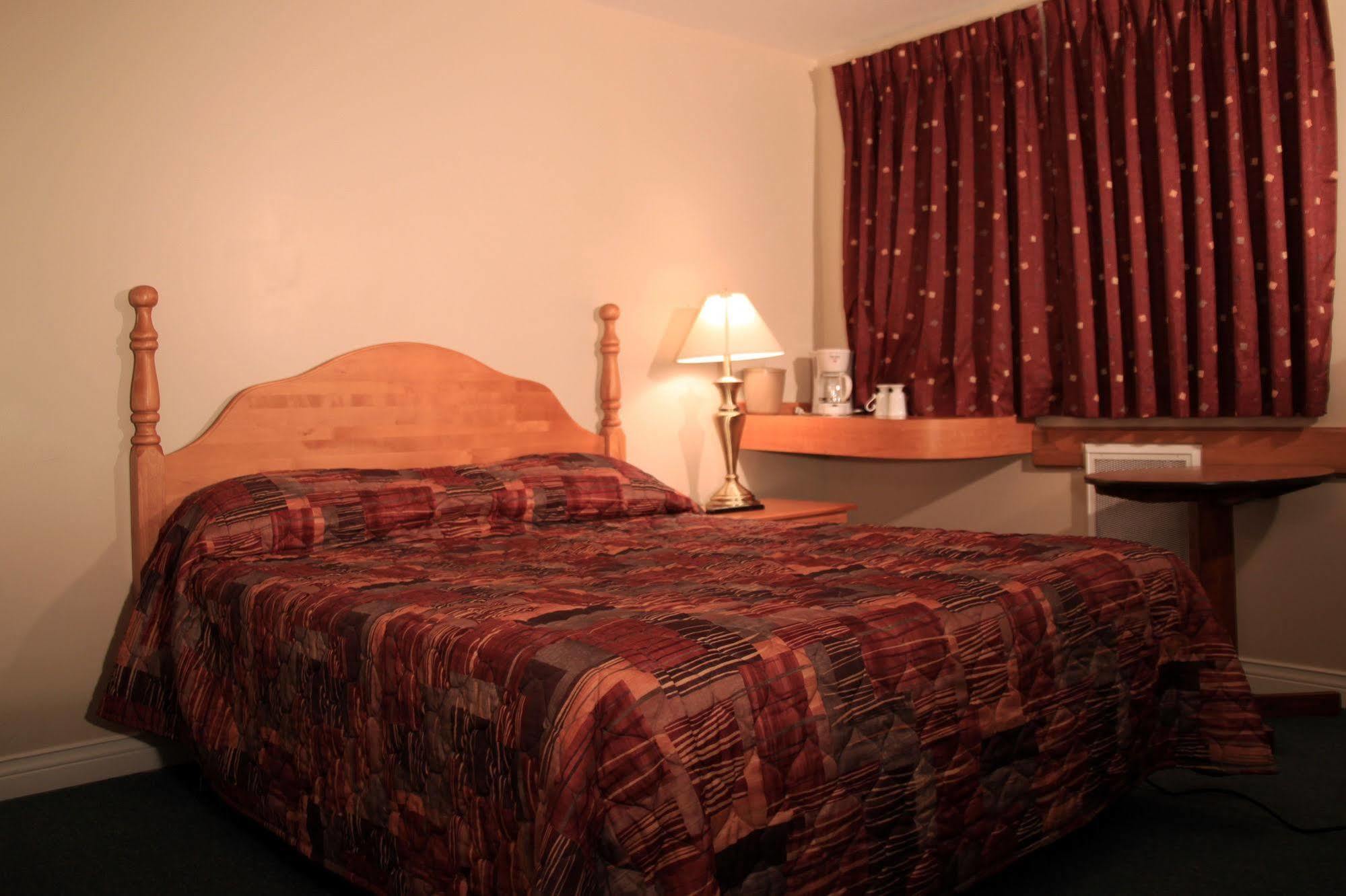 Alpine Motor Inn อัลมา ภายนอก รูปภาพ